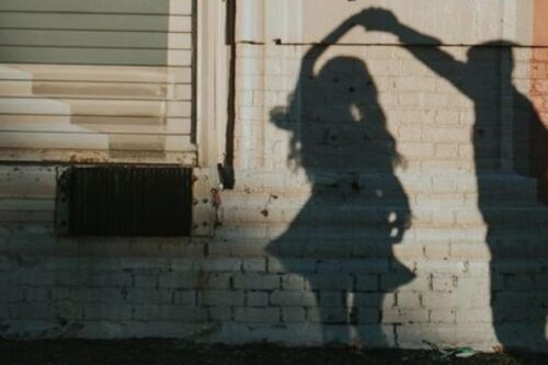 烂桃花源源不绝？“渣男收割机”的 5 大特质，小心掉入恶性循环的漩涡中