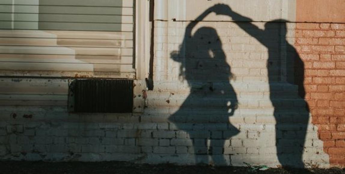 烂桃花源源不绝?“渣男收割机”的 5 大特质,小心掉入恶性循环的漩涡中 内容图1 女神网-大潮社TV实时追踪属于女人新资讯的综合网站! 烂桃花源源不绝?“渣男收割机”的 5 大特质,小心掉入恶性循环的漩涡中 女人心事 图1张