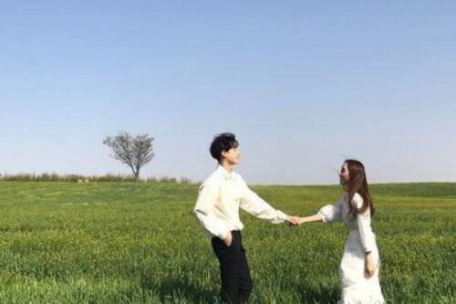 从焦虑依附性格剖析缺乏安全感的原因：试着温和表达自己的情绪