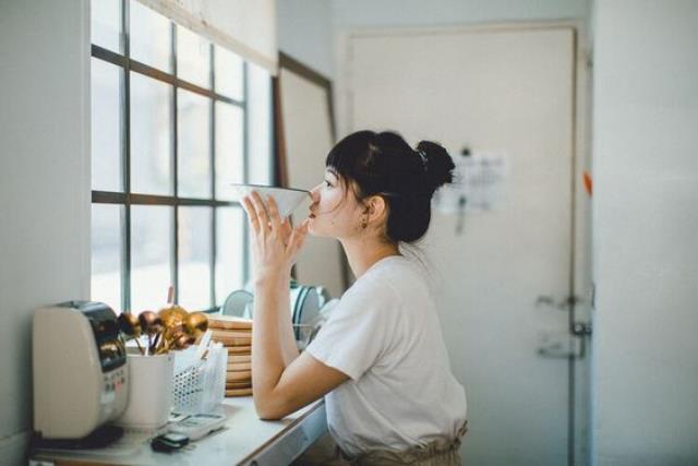 吵架老爱翻旧帐?调整“碰到危机,就陷入作战模式”的生理反应,学习自我觉察提升安全感 内容图2 女神网-大潮社TV实时追踪属于女人新资讯的综合网站! 吵架老爱翻旧帐?调整“碰到危机,就陷入作战模式”的生理反应,学习自我觉察提升安全感 女人心事 图2张