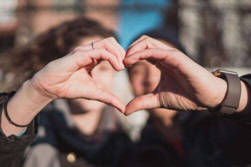 恋人般的近距离，却是暧昧关系期：好想晋级到情侣关系时该怎么做？