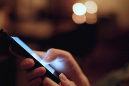 热恋期后，不再秒读讯息，让人没有安全感，爱情心理作家：“其实是很正常的现象”