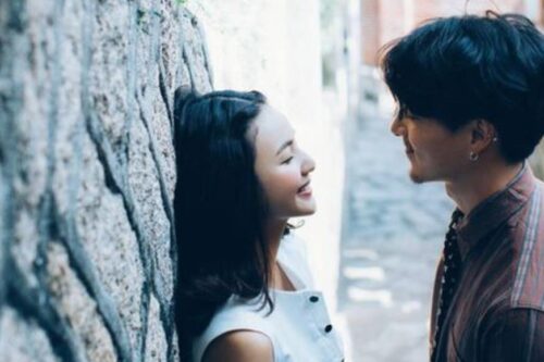 “爱情是亲密和自主间的平衡点。”了解控制欲的原因，重视另一半的感受和自由，由现状着手改善