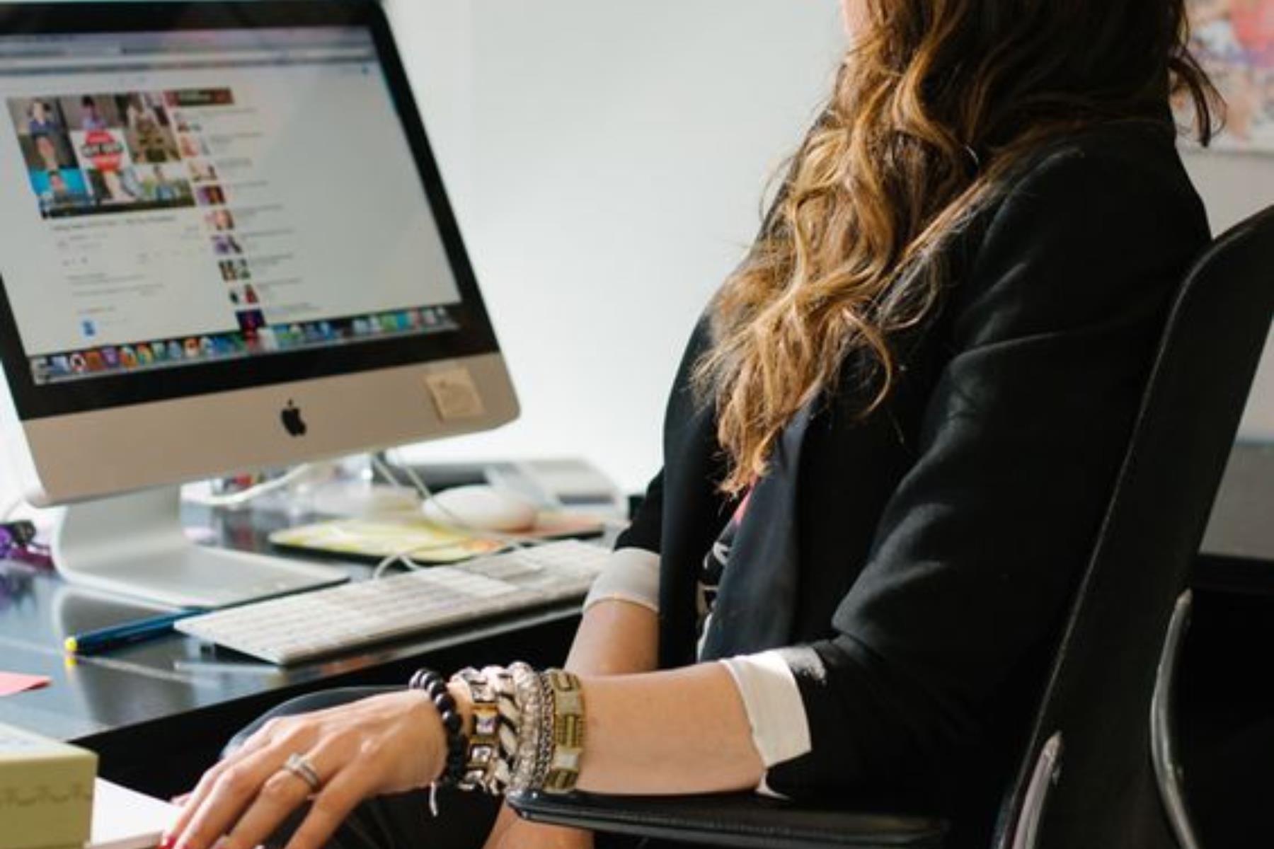 为什么拼死拼活,还是穷忙族?因为 25 岁至 35 岁的努力决定你一生收入 90% 内容图7 女神网-大潮社TV实时追踪属于女人新资讯的综合网站! bfdd2859-0d3d-446b-bc39-71a3bf0a0f8e.jpg