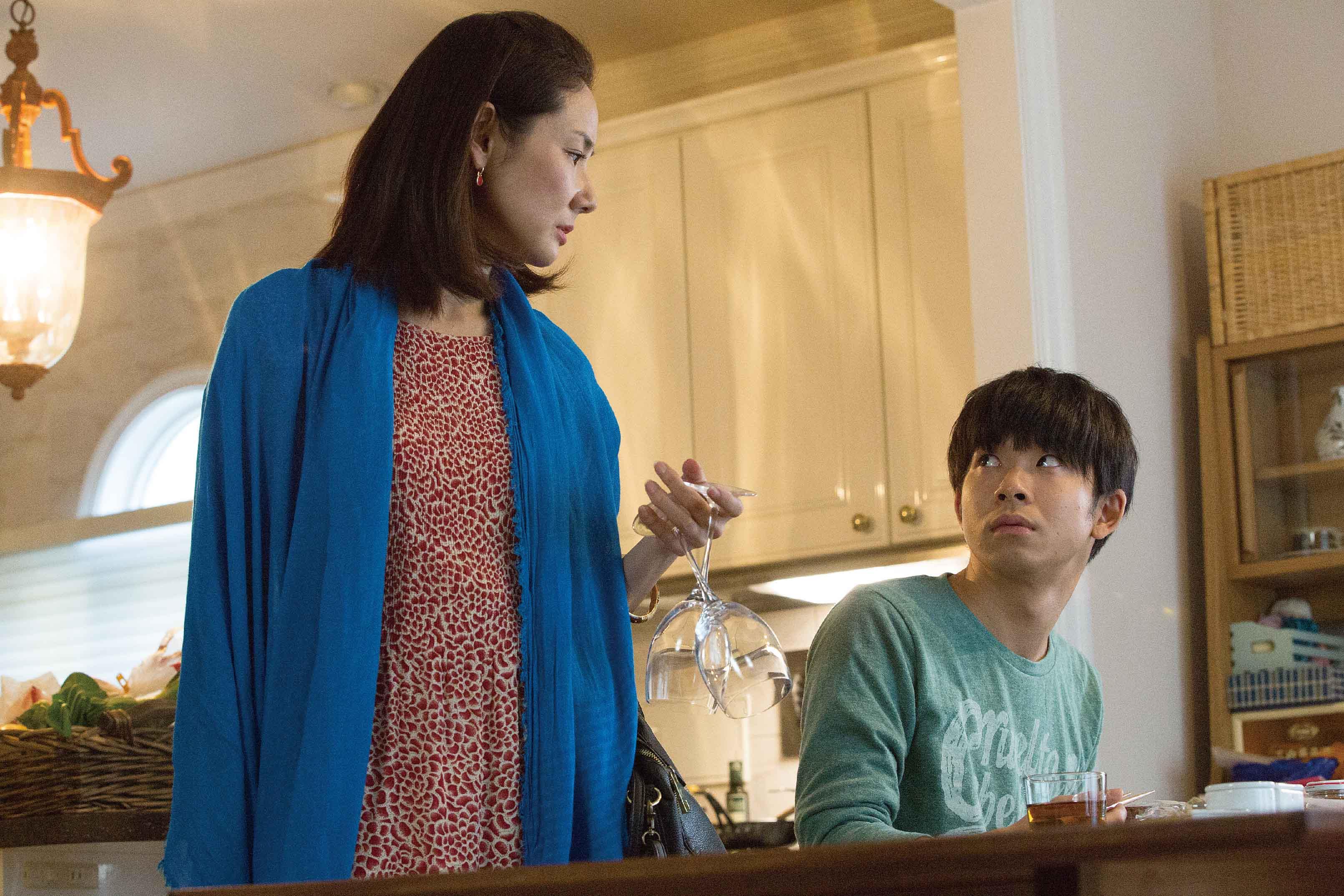 献给曾经受伤的大人:“执着于拥抱着自己的伤痕,是无法从过去毕业的!” 内容图2 女神网-大潮社TV实时追踪属于女人新资讯的综合网站! 【不管妈妈多么讨厌我】剧照 (1).jpg