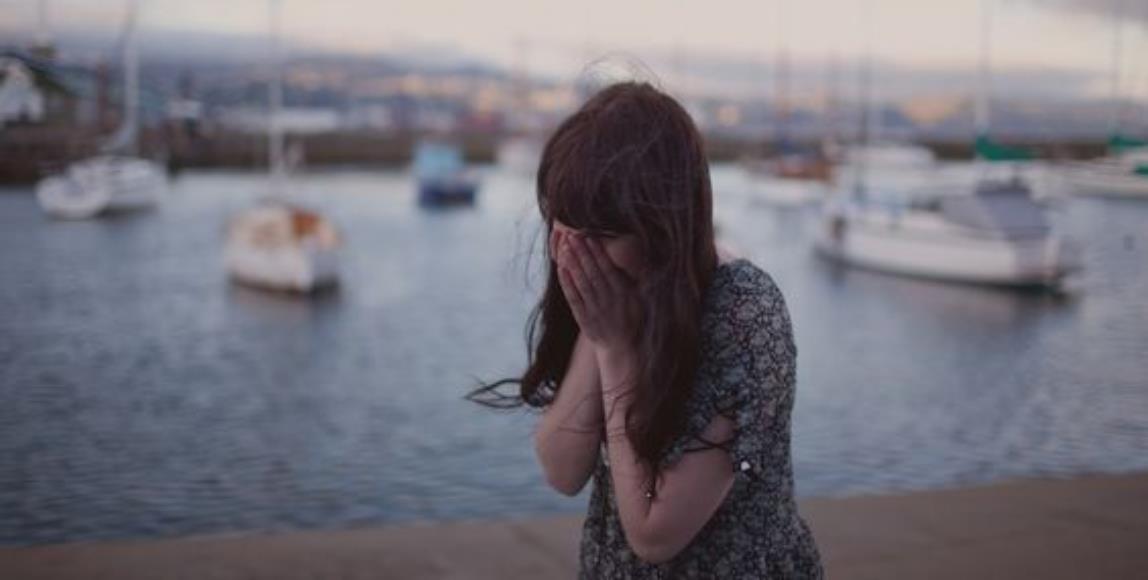 与自己和好如初:我们都“不必为悲伤感到抱歉”,一齐走上修复心碎的自我疗愈之路 内容图1 女神网-大潮社TV实时追踪属于女人新资讯的综合网站! 与自己和好如初:我们都“不必为悲伤感到抱歉”,一齐走上修复心碎的自我疗愈之路 心灵励志 图1张