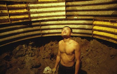 从纪录片《生命》到电影《老师你会不会回来》,九二一留下的创伤,真的消失了吗? 内容图2 女神网-大潮社TV实时追踪属于女人新资讯的综合网站! 从纪录片《生命》到电影《老师你会不会回来》,九二一留下的创伤,真的消失了吗? 心灵励志 图2张