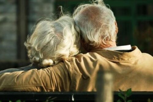 同甘何其容易，共苦随喜自便：承受苦难若有一份额度，你愿意分给你爱的人吗？