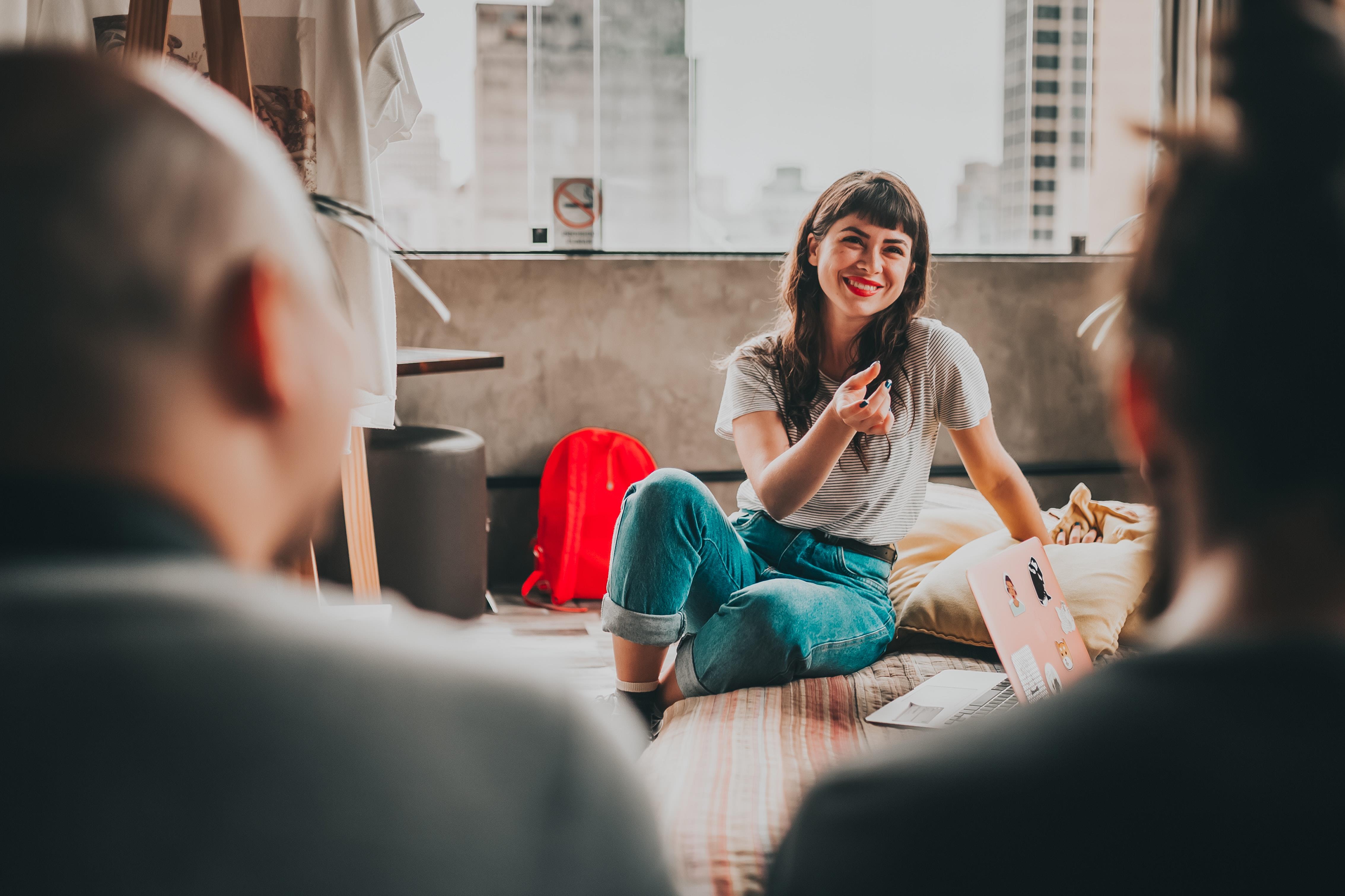 聊天时最基本的礼貌,是不让他人感到窘迫:善用正向引导式发问,用谈话为关系添加温度 内容图2 女神网-大潮社TV实时追踪属于女人新资讯的综合网站! 聊天时最基本的礼貌,是不让他人感到窘迫:善用正向引导式发问,用谈话为关系添加温度 心灵励志 图2张