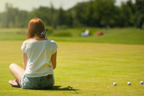 高尔夫给我们的人生哲学：面对未知变数先调整好心态，坚定地拨开迷雾再往前走