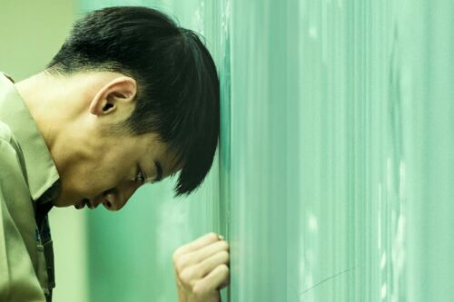 为“爱”所痛的《我的家住着赶不走的怪物》：正视家庭冷暴力，与伤痛和解，学会重新爱自己