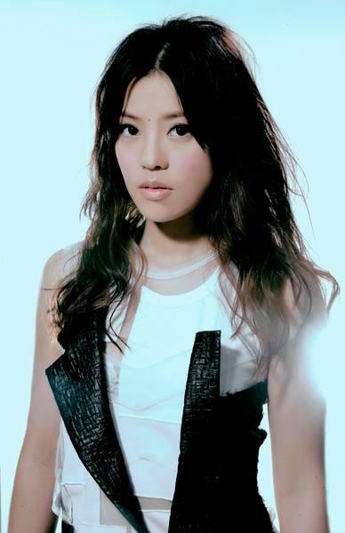 句句唱到心坎里!结束一段感情时,这 8 首经典歌曲陪我们度过一次次的痛彻心扉与成长 内容图3 女神网-大潮社TV实时追踪属于女人新资讯的综合网站! 句句唱到心坎里!结束一段感情时,这 8 首经典歌曲陪我们度过一次次的痛彻心扉与成长 影视娱乐 图3张