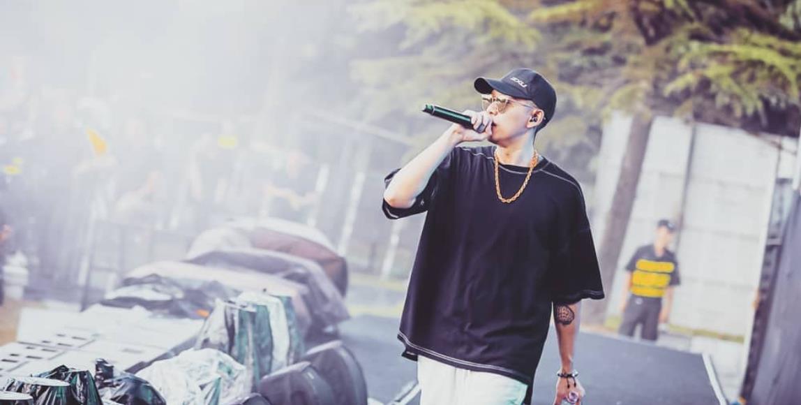 老是不懂饶舌在唱什么?在你未曾仔细聆听之前,先了解这些更贴近世界的声音 内容图1 女神网-大潮社TV实时追踪属于女人新资讯的综合网站! 老是不懂饶舌在唱什么?在你未曾仔细聆听之前,先了解这些更贴近世界的声音 影视娱乐 图1张