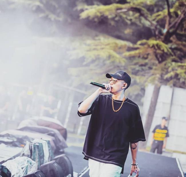 老是不懂饶舌在唱什么?在你未曾仔细聆听之前,先了解这些更贴近世界的声音 内容图4 女神网-大潮社TV实时追踪属于女人新资讯的综合网站! FotoJet - 2019-09-12T142202.261