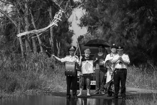 在黑白画面中咀嚼真实。《大佛普拉斯》:“连捧饭碗都没有力气了,哪里还有空去说公平正义!” 内容图3 女神网-大潮社TV实时追踪属于女人新资讯的综合网站! 在黑白画面中咀嚼真实。《大佛普拉斯》:“连捧饭碗都没有力气了,哪里还有空去说公平正义!” 影视娱乐 图3张