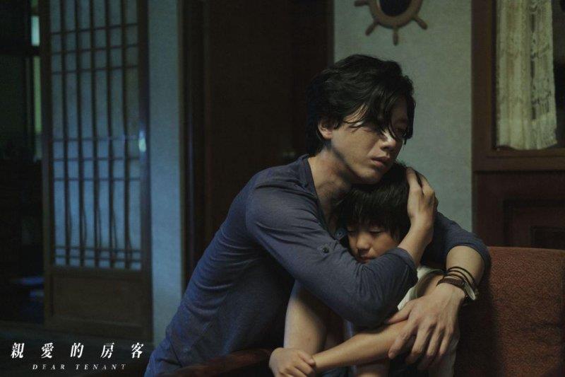 年度催泪国片《亲爱的房客》:“一样是全心全意地去爱,需要分正常和不正常吗?” 内容图3 女神网-大潮社TV实时追踪属于女人新资讯的综合网站! 年度催泪国片《亲爱的房客》:“一样是全心全意地去爱,需要分正常和不正常吗?” 影视娱乐 图3张