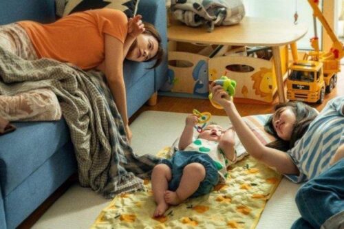 《孩子别哭》：当孤儿少女遇见单亲妈妈，体会属于彼此的艰辛苦涩