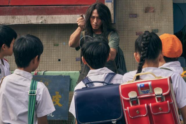 中华商场风华再现。《天桥上的魔术师》:消失了才会记得曾经拥有,原来消失才是真正的存在 内容图2 女神网-大潮社TV实时追踪属于女人新资讯的综合网站! 中华商场风华再现。《天桥上的魔术师》:消失了才会记得曾经拥有,原来消失才是真正的存在 影视娱乐 图2张