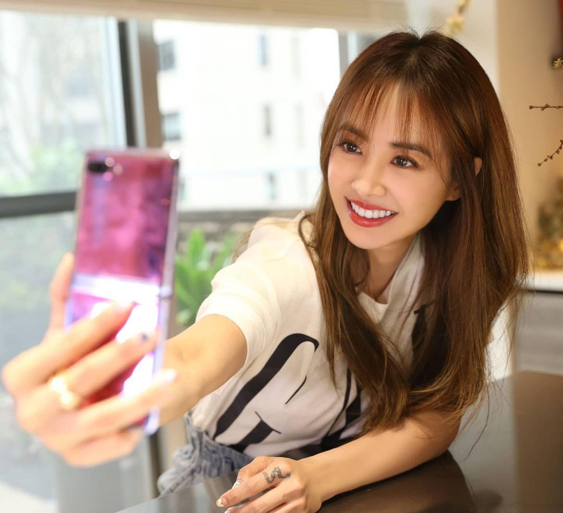 花了 20 年领悟快乐的道理来自于内在!Jolin 蔡依林 40 岁的告白:“过去不断追求完美,让我活得不像人!” 内容图2 女神网-大潮社TV实时追踪属于女人新资讯的综合网站! 花了 20 年领悟快乐的道理来自于内在!Jolin 蔡依林 40 岁的告白:“过去不断追求完美,让我活得不像人!” 影视娱乐 图2张