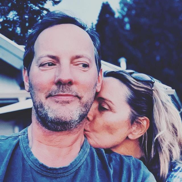 《欲望城市》续集独缺性感欲女 Samantha 3 次离婚、64 岁的她爱得甜蜜:“只愿花时间在值得的事上” 内容图4 女神网-大潮社TV实时追踪属于女人新资讯的综合网站! 《欲望城市》续集独缺性感欲女 Samantha 3 次离婚、64 岁的她爱得甜蜜:“只愿花时间在值得的事上” 影视娱乐 图4张