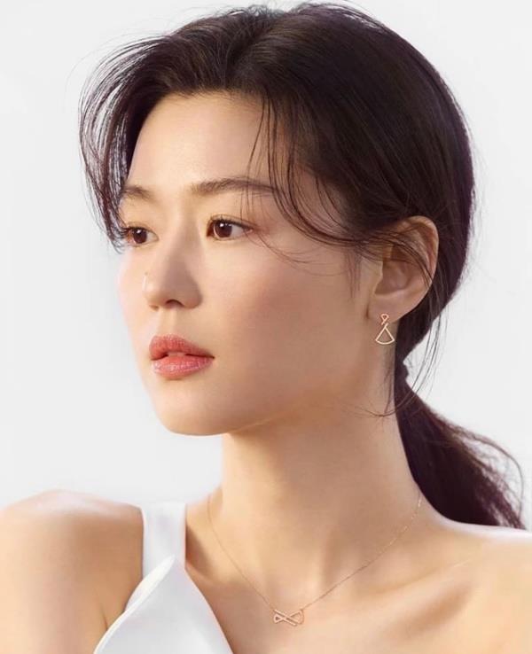 全智贤《尸战朝鲜:雅信传》回归!女神感情观:做到平常心看待之前,还是得先努力、先尽力 内容图5 女神网-大潮社TV实时追踪属于女人新资讯的综合网站! 全智贤《尸战朝鲜:雅信传》回归!女神感情观:做到平常心看待之前,还是得先努力、先尽力 影视娱乐 图5张