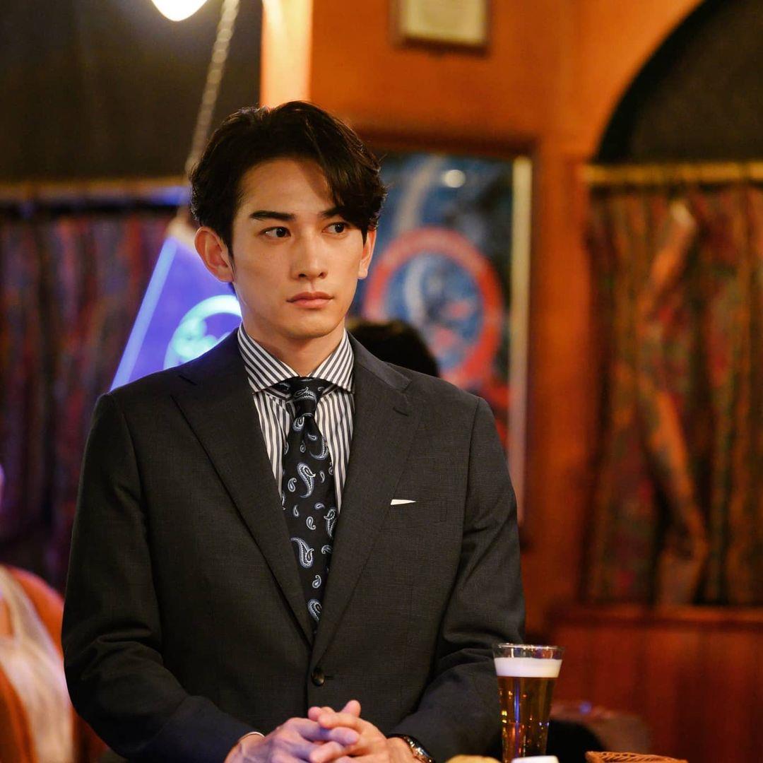 日本“国宝级帅哥”让七夕满是粉红泡泡:佐藤健列居第四,最具成熟魅力 TOP1 是 BL 男神! 内容图2 女神网-大潮社TV实时追踪属于女人新资讯的综合网站! 日本“国宝级帅哥”让七夕满是粉红泡泡:佐藤健列居第四,最具成熟魅力 TOP1 是 BL 男神! 影视娱乐 图2张