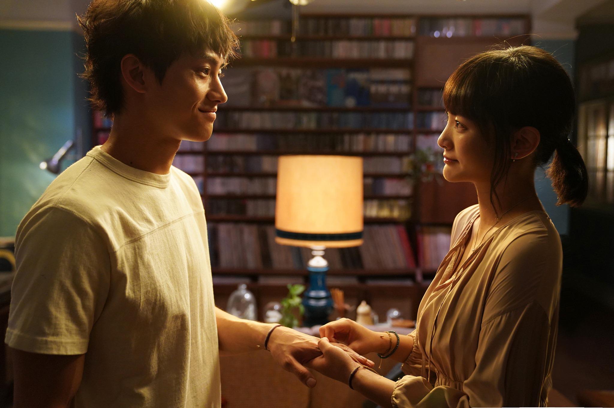 Netflix《比悲伤更悲伤的故事:影集版》:延展堆叠的悲伤哀痛,治愈每个在人生途中的艰苦爬行伤者 内容图2 女神网-大潮社TV实时追踪属于女人新资讯的综合网站! Netflix《比悲伤更悲伤的故事:影集版》:延展堆叠的悲伤哀痛,治愈每个在人生途中的艰苦爬行伤者 影视娱乐 图2张