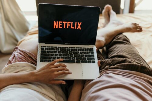 Netflix 超人气喜剧片！下班纾压首推：７ 部不能错过的经典搞笑电影，保证让你笑不停