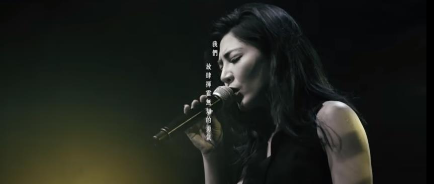 给心碎后自溺的我们:艾怡良《给朱利安》无以为继的爱情,最终会是活成自己的养分 内容图2 女神网-大潮社TV实时追踪属于女人新资讯的综合网站! 给心碎后自溺的我们:艾怡良《给朱利安》无以为继的爱情,最终会是活成自己的养分 影视娱乐 图2张