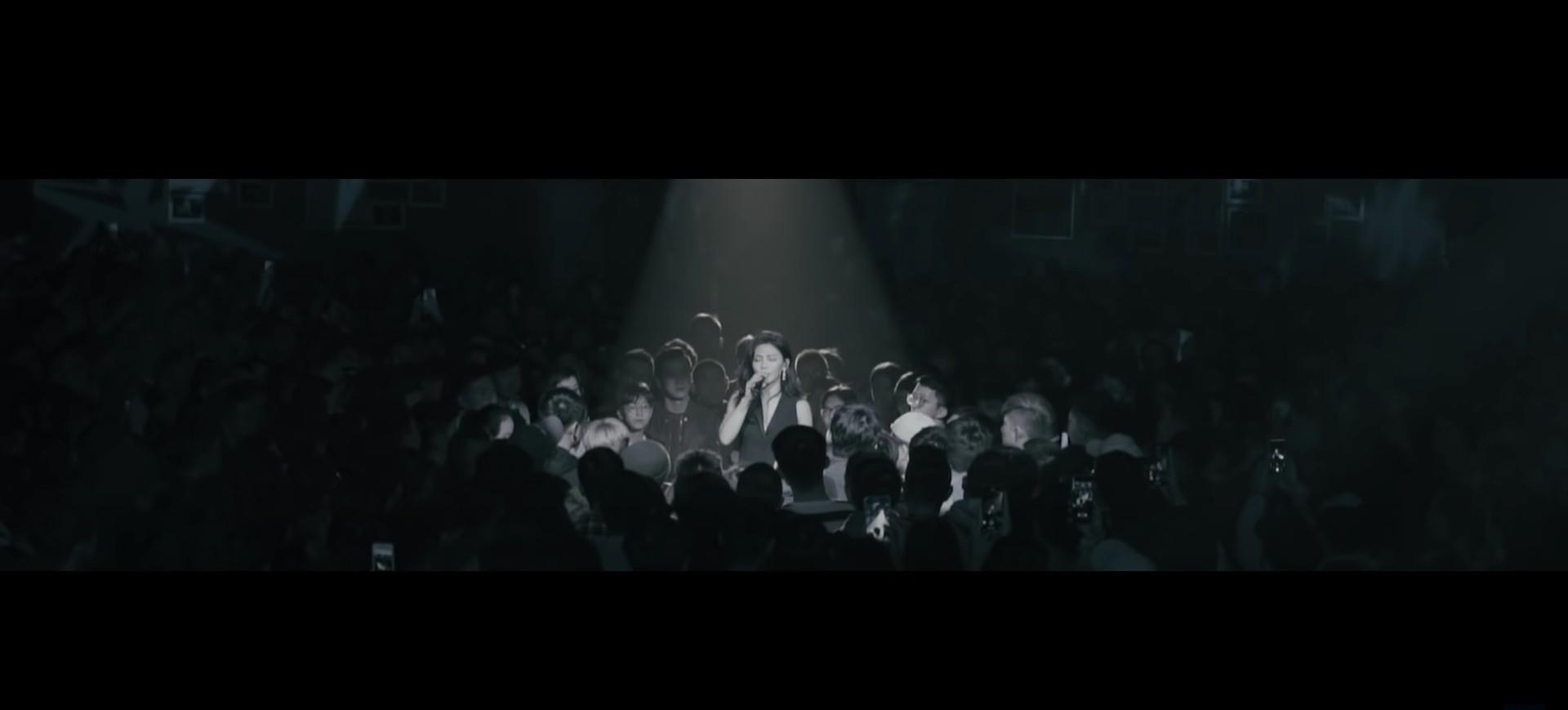 给心碎后自溺的我们:艾怡良《给朱利安》无以为继的爱情,最终会是活成自己的养分 内容图3 女神网-大潮社TV实时追踪属于女人新资讯的综合网站! 给心碎后自溺的我们:艾怡良《给朱利安》无以为继的爱情,最终会是活成自己的养分 影视娱乐 图3张