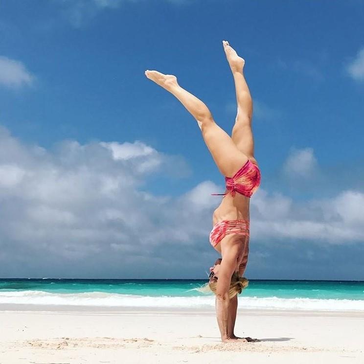 完美身材不是梦!这五位瑜伽大师也太美了! 内容图2 女神网-大潮社TV实时追踪属于女人新资讯的综合网站! 完美身材不是梦!这五位瑜伽大师也太美了! 健康养生 图2张