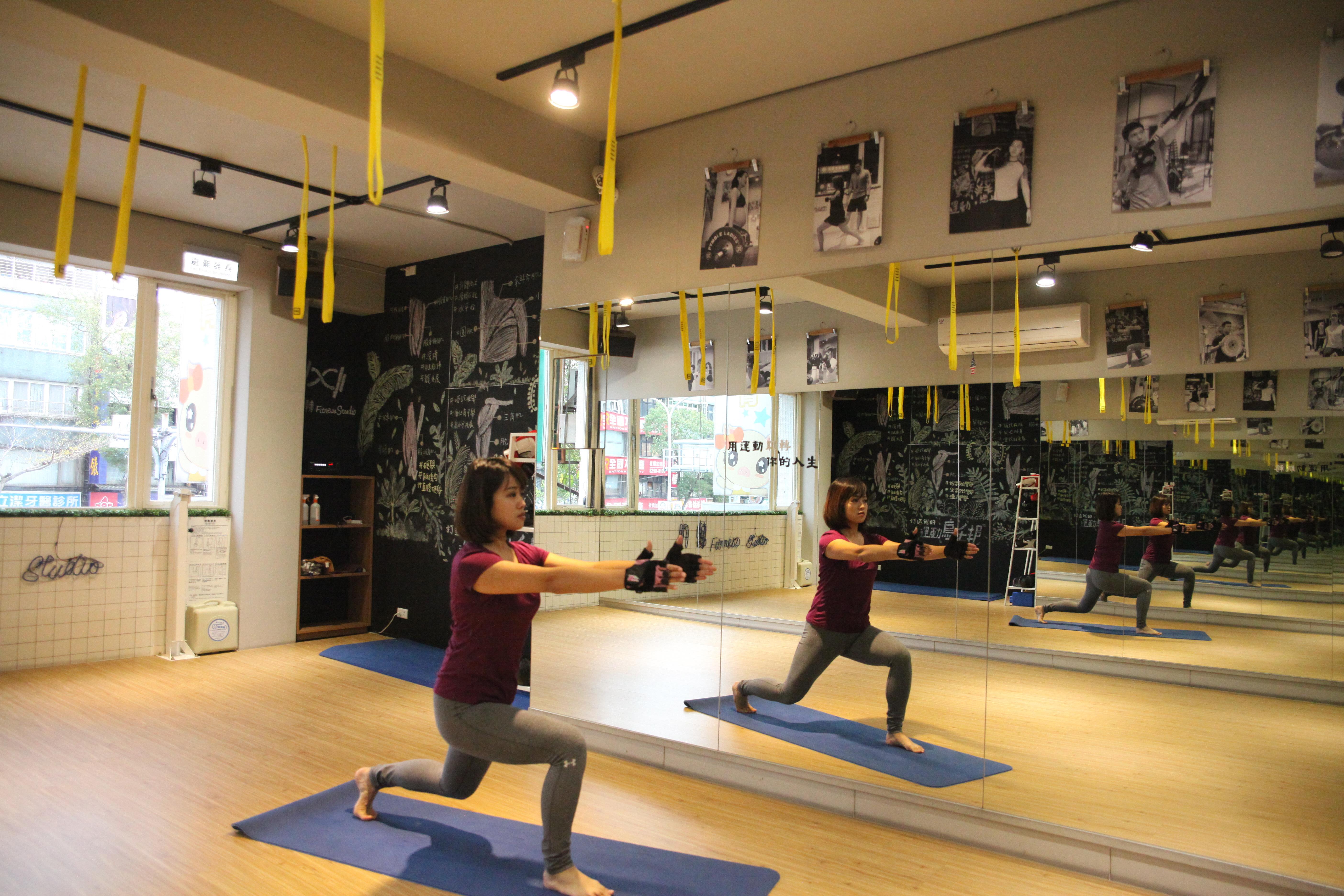 练出你的蜜桃臀!3 组深蹲运动,逆天美腿与俏臀的养成术 内容图6 女神网-大潮社TV实时追踪属于女人新资讯的综合网站! 练出你的蜜桃臀!3 组深蹲运动,逆天美腿与俏臀的养成术 健康养生 图6张