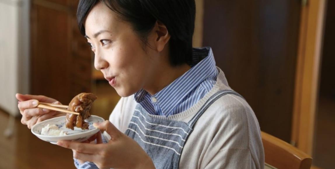 3 个另类的减肥方法你听过吗?薯条、炸鸡先闻后食,有助于降低食欲? 内容图1 女神网-大潮社TV实时追踪属于女人新资讯的综合网站! 3 个另类的减肥方法你听过吗?薯条、炸鸡先闻后食,有助于降低食欲? 健康养生 图1张