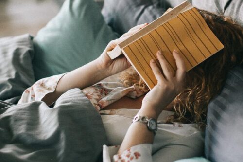 腹痛、头晕、脾气差…生理期前总是苦不堪言？妇产科医师：“罪魁祸首是‘经前症候群’”！