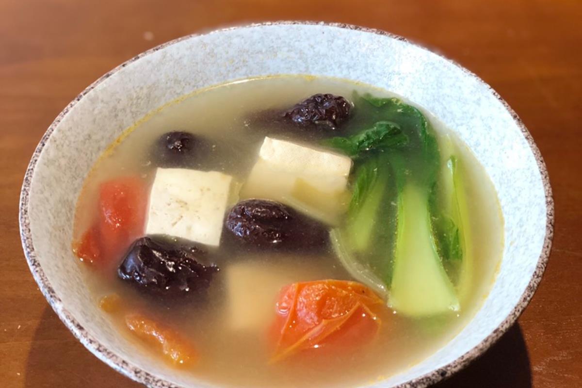 喝碗汤吧!冬季养生暖身一把罩,3 款简易煲汤在家就能做! 内容图2 女神网-大潮社TV实时追踪属于女人新资讯的综合网站! 喝碗汤吧!冬季养生暖身一把罩,3 款简易煲汤在家就能做! 健康养生 图2张