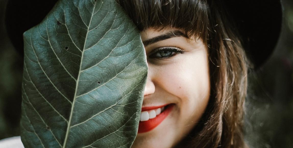 比戴牙套、冷光美白更自然的美牙技术!用全瓷冠贴片展露自信迷人笑容 内容图1 女神网-大潮社TV实时追踪属于女人新资讯的综合网站! 比戴牙套、冷光美白更自然的美牙技术!用全瓷冠贴片展露自信迷人笑容 健康养生 图1张