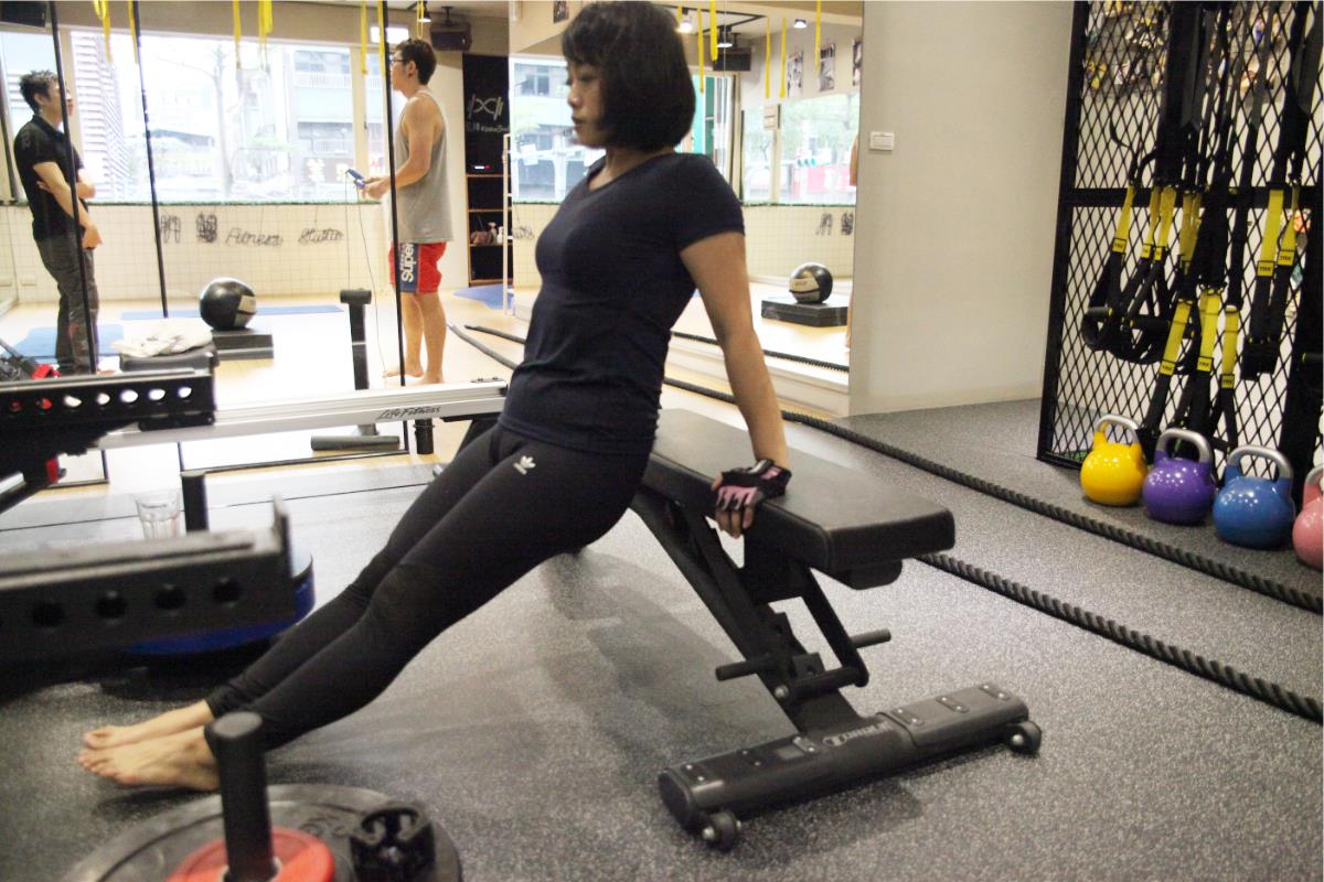 轻松驾驭小可爱、削肩背心!3 组夏天必做消除掰掰袖训练,打造迷人手臂线条 内容图5 女神网-大潮社TV实时追踪属于女人新资讯的综合网站! 轻松驾驭小可爱、削肩背心!3 组夏天必做消除掰掰袖训练,打造迷人手臂线条 健康养生 图5张