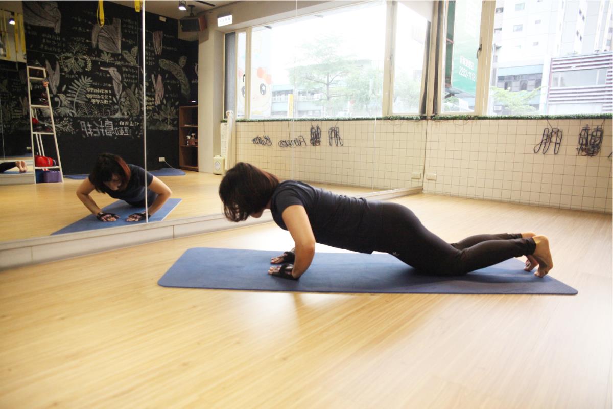 轻松驾驭小可爱、削肩背心!3 组夏天必做消除掰掰袖训练,打造迷人手臂线条 内容图9 女神网-大潮社TV实时追踪属于女人新资讯的综合网站! 轻松驾驭小可爱、削肩背心!3 组夏天必做消除掰掰袖训练,打造迷人手臂线条 健康养生 图9张