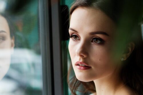 总觉得眼睛不够美？医师说明：“若考虑双眼皮手术，除了美观还能改善眼皮松弛”