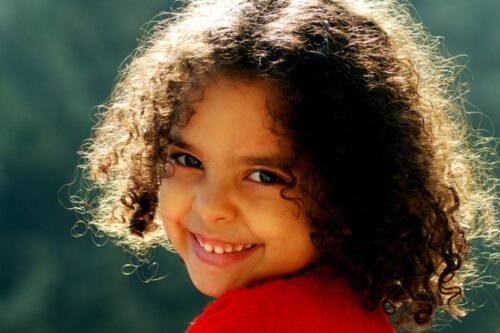 孩子何时需要矫正牙齿？齿颚矫正专科医师建议：“7 至 12 岁是黄金时期”