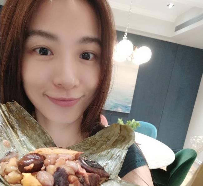 瘦身前别忘了排湿气!女神田馥甄每日一杯妈妈牌“私房茶”促进代谢消水肿 内容图4 女神网-大潮社TV实时追踪属于女人新资讯的综合网站! FotoJet (38)