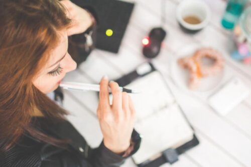 头痛是隐藏性疾病的常见症状？中医提醒：若伴随耳鸣现象，有可能是因为“肝火旺”！　