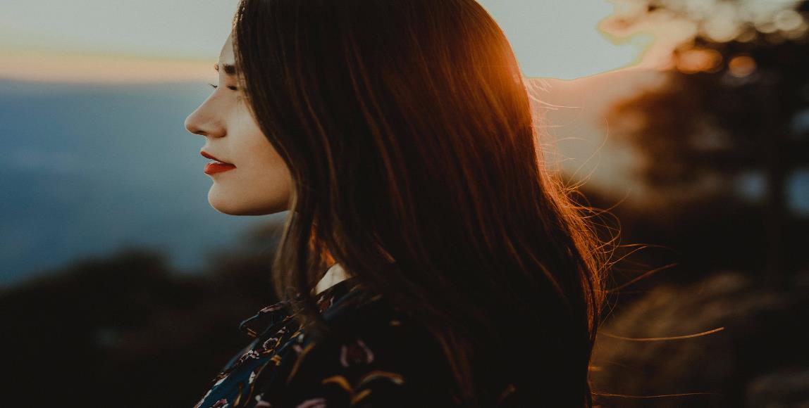 掉发不断、白头发狂冒好困扰!“这些”状况其实是身体发出的求救信号 内容图1 女神网-大潮社TV实时追踪属于女人新资讯的综合网站! 掉发不断、白头发狂冒好困扰!“这些”状况其实是身体发出的求救信号 健康养生 图1张