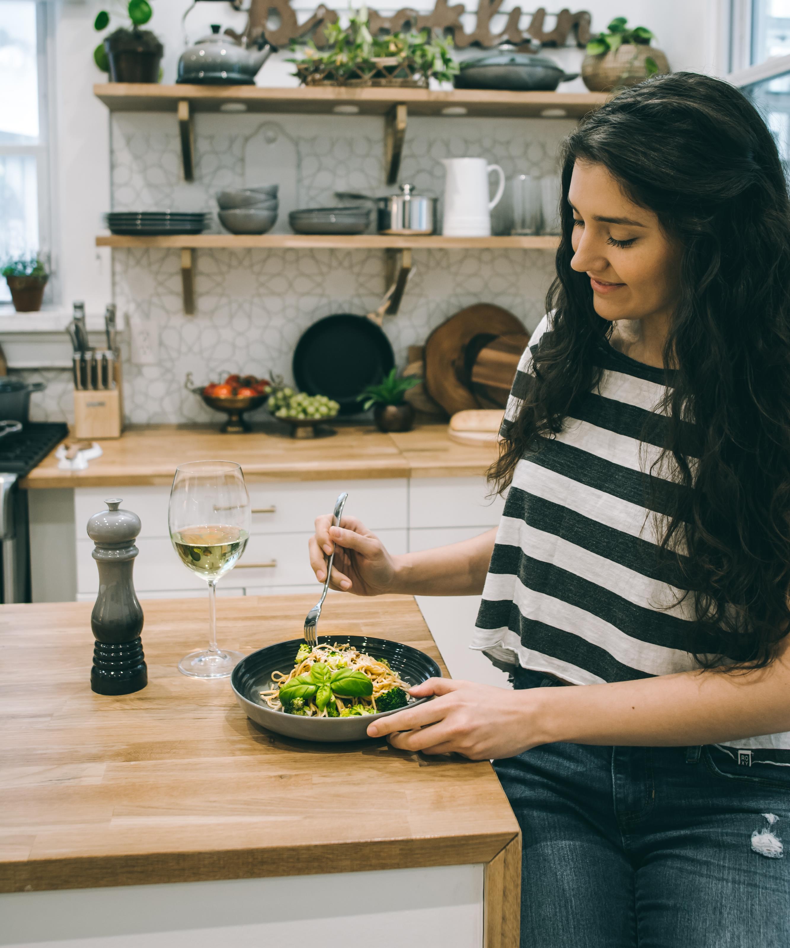 女人们,别让自己太累!上班过劳容易导致不孕,医生建议可以“这样”做 内容图3 女神网-大潮社TV实时追踪属于女人新资讯的综合网站! FotoJet (4).jpg