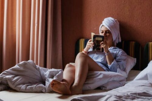 长期熬夜会变笨？研究指出：“睡眠不足使大脑无法清除废物，愈积愈废”