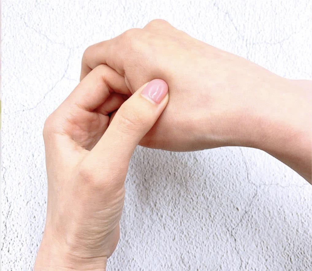 用“按”的美白术:睡前按摩这 4 个穴道,一周告别暗沉肌肤! 内容图3 女神网-大潮社TV实时追踪属于女人新资讯的综合网站! .jpg