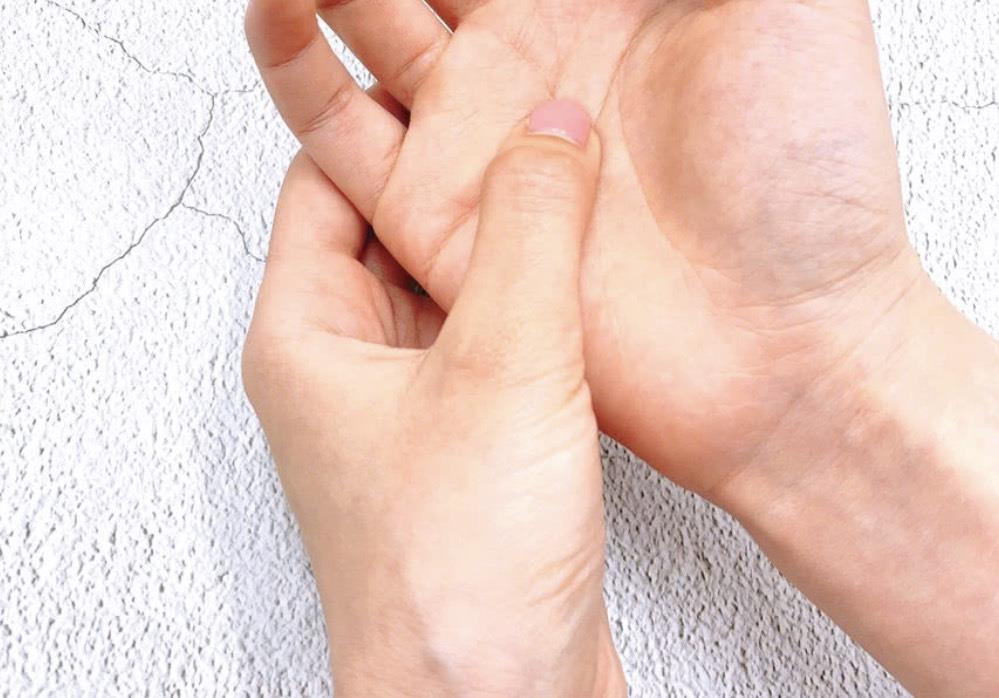 用“按”的美白术:睡前按摩这 4 个穴道,一周告别暗沉肌肤! 内容图6 女神网-大潮社TV实时追踪属于女人新资讯的综合网站! .jpg