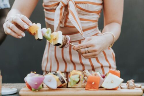 月圆人不圆！中秋享用月饼、烤肉的健康吃法，也可自制中药茶解消化