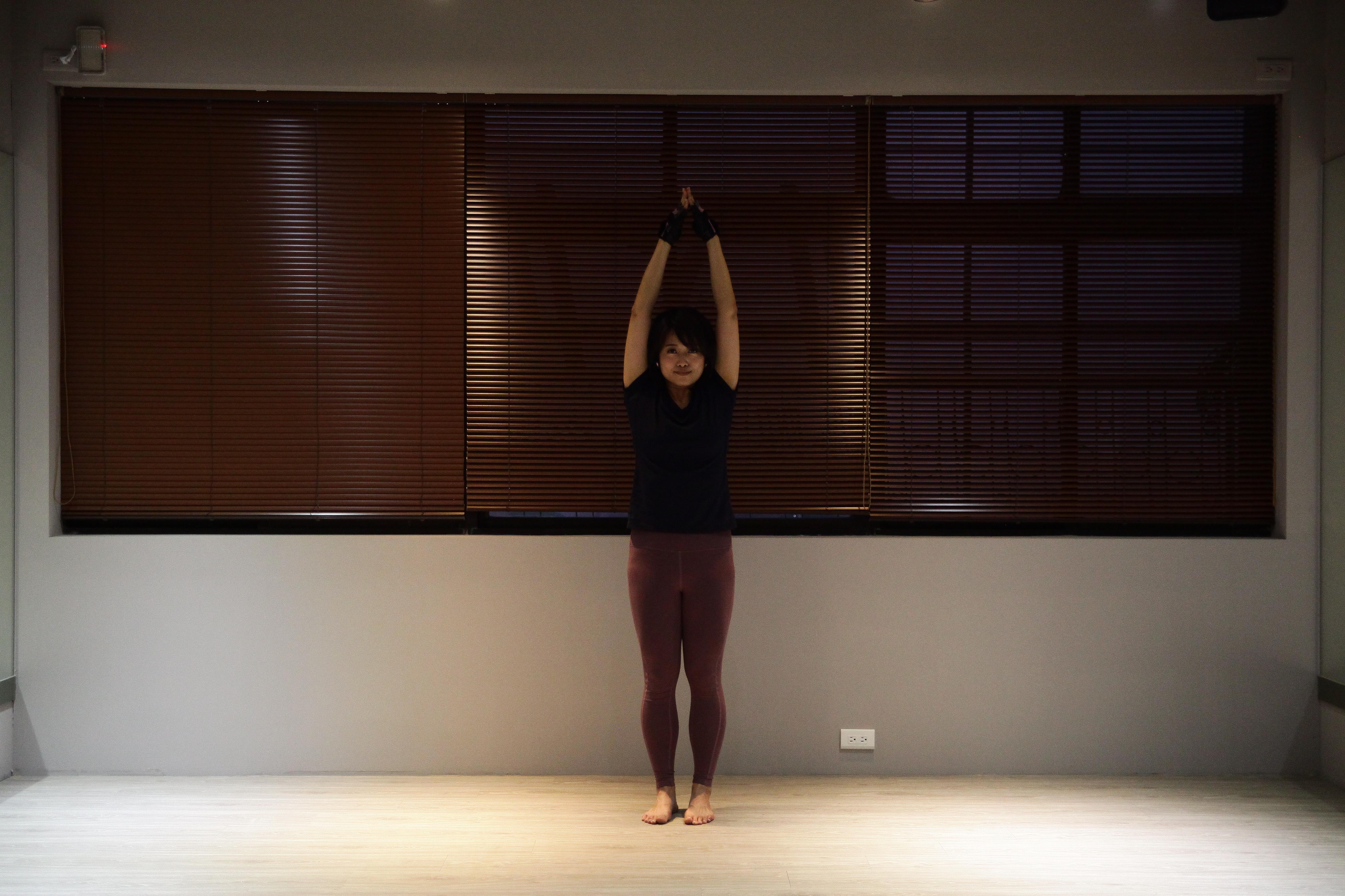 别再用没时间当借口!6 组简单居家运动,伸展锻炼、活络好久没动的筋骨 内容图3 女神网-大潮社TV实时追踪属于女人新资讯的综合网站! IMG_7557