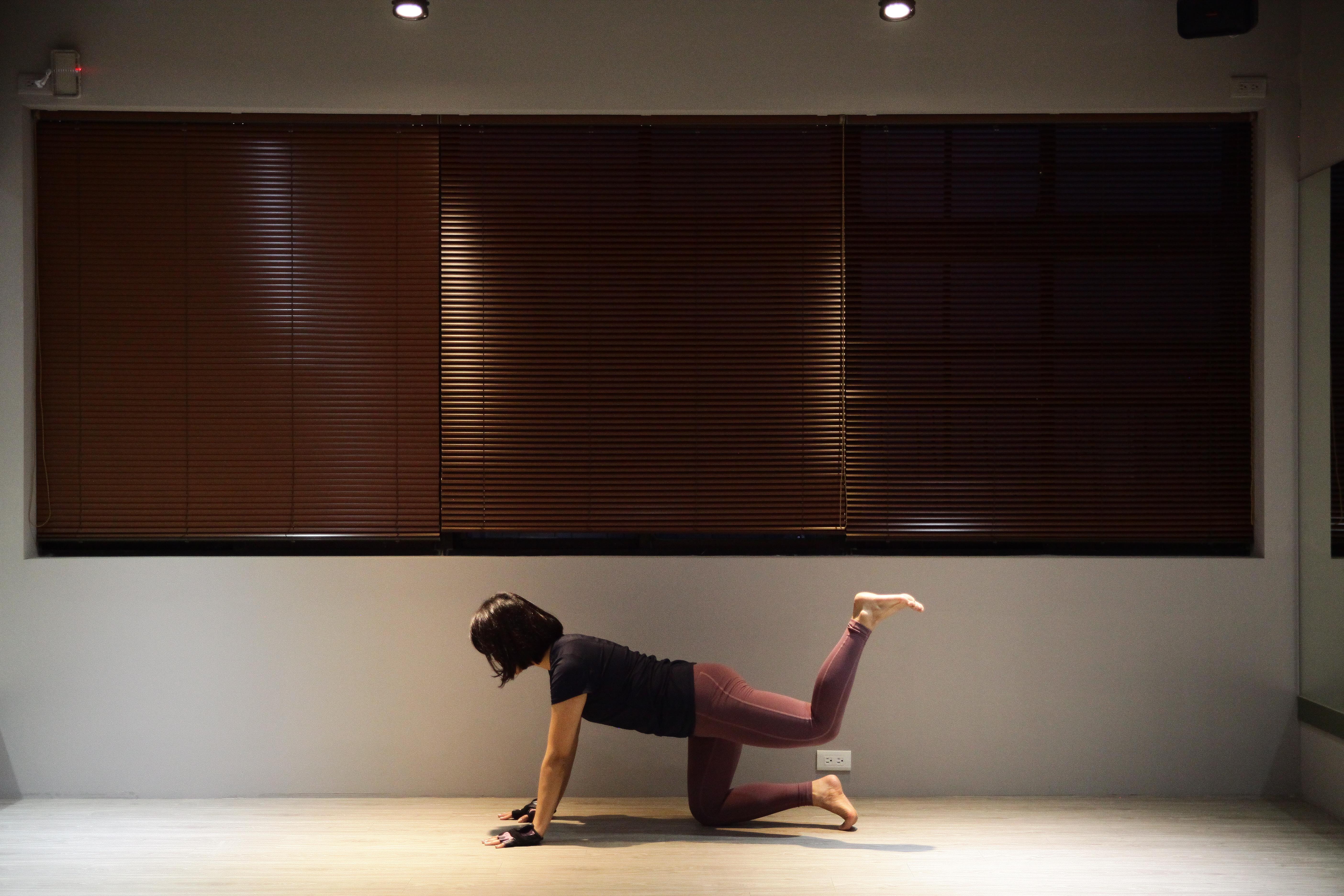 别再用没时间当借口!6 组简单居家运动,伸展锻炼、活络好久没动的筋骨 内容图9 女神网-大潮社TV实时追踪属于女人新资讯的综合网站! IMG_7577